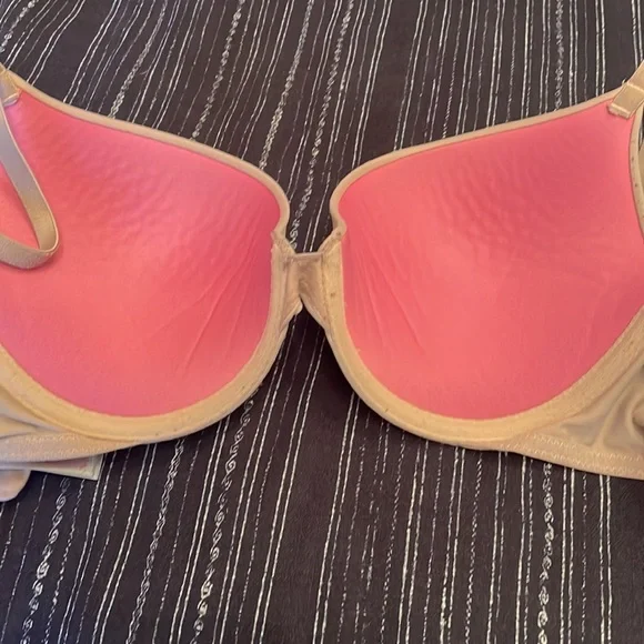 Three PINK bras - Picture 7 of 7